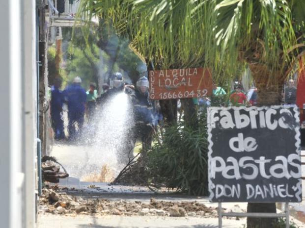 Caño de gas roto, incendio y corte de luz en Rosario