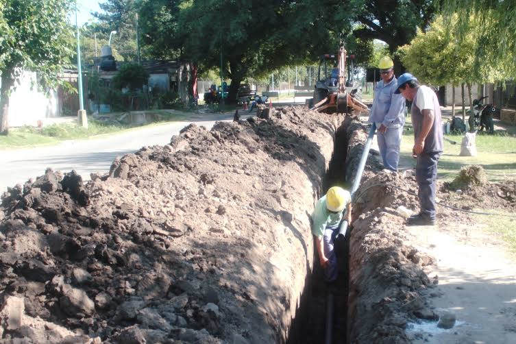 Adelina Este de Santo Tomé - Obras de agua corriente