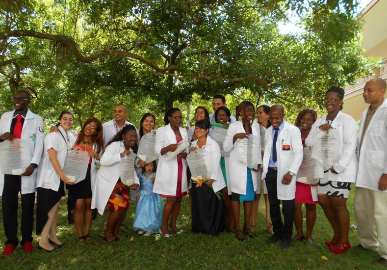 Médicos argentinos recibidos en Cuba