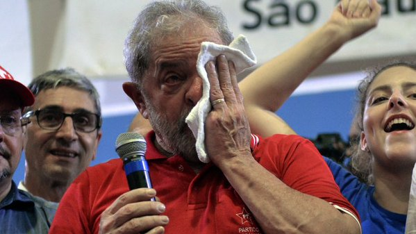 Lula llorando