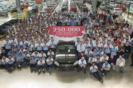 Empleados de Fiat Argentina en 2009 (Foto: ActualidadMotor)