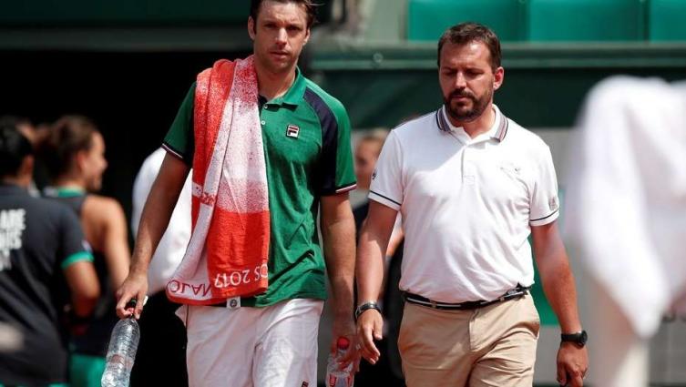 Horacio Zeballos, luego de la lesión del belga David Goffin en París. (Reuters - Benoit Tessier)