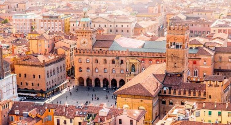 Bolonia, en Italia, una de las mejores ciudades para conocer en agosto (istock)