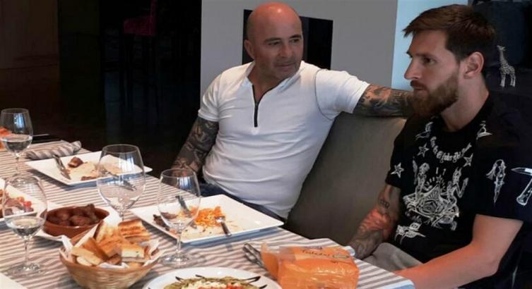 La reunión entre Sampaoli y Messi, en Barcelona. Foto: @Argentina