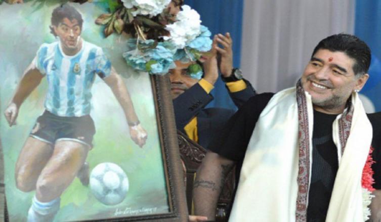 Maradona, en su llegada a India. - El Gráfico