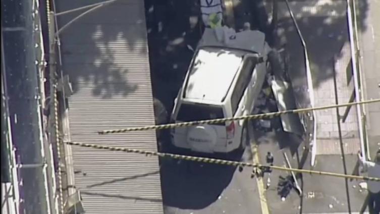 Fotograma de la cadena australiana ABC en el que se muestra el vehículo que presuntamente ha colisionado con los peatones en Melbourne. AP REUTERS-QUALITY
