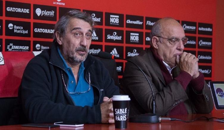 Sauro (izquierda) junto al presidente Eduardo Bermúdez.(Alan Monzón/Rosario3.com)