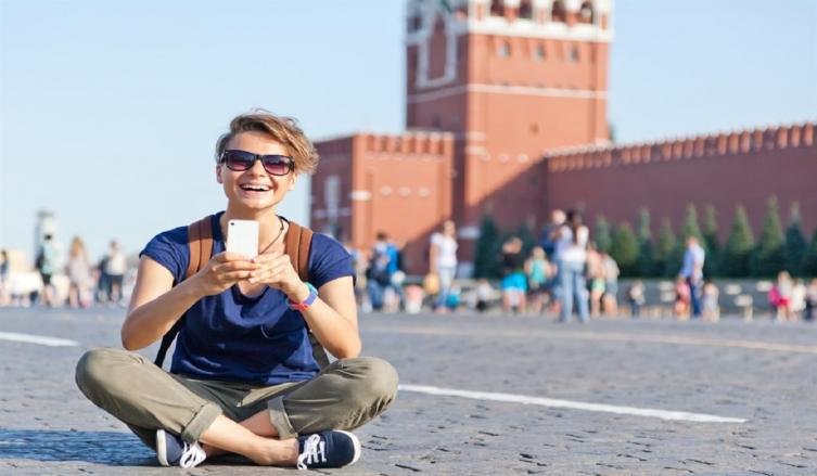 Si bien el idioma ruso se presenta como una barrera, no hay nada que una sonrisa y un teléfono con un paquete de 6 GB no puedan resolver Crédito: Shutterstock