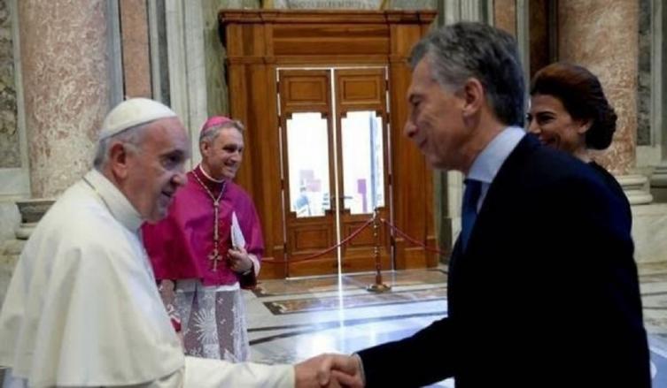 El Papa Francisco y Mauricio Macri en la Basílica de San Pedro, en octubre de 2016. - Clarín