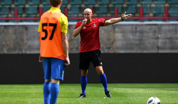 Marciniak, de 36 años, viene siendo promovido por la UEFA - INFOBAE