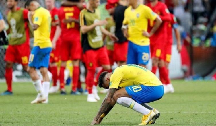 La decepción de Neymar ante el festejo de Bélgica. (EFE)