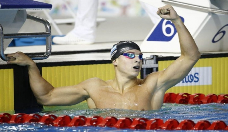 Santiago Grassi, el mejor nadador argentino del momento. - Olé