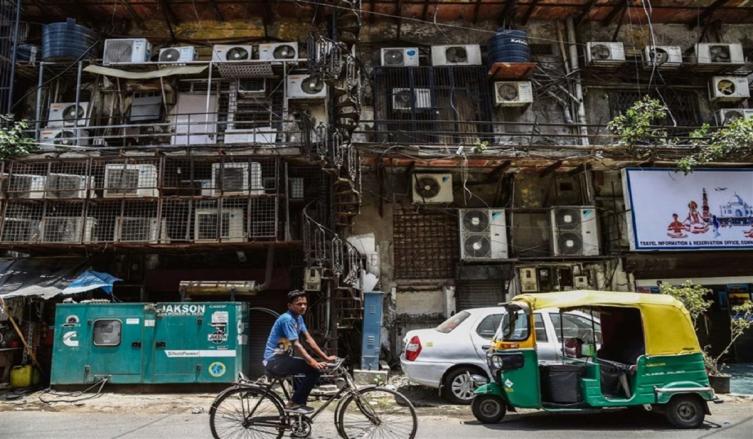 En Nueva Delhi, los equipos de aire acondicionado contribuyen a la ola de calor Crédito: Saumya Khandel / NYT