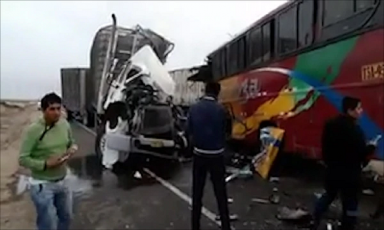 Imágenes del choque entre un autobús y un camión - INFOBAE