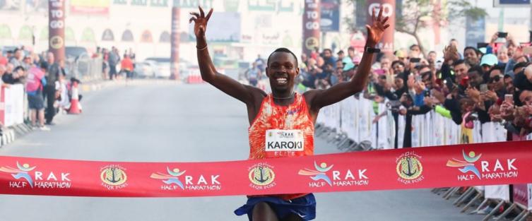 El keniata Bedan Karoki ganó en febrero el Medio Maratón de Ras-al-Khaimah, en Emiratos Árabes Unidos, con la mejor marca del año.