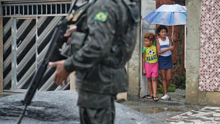 En 2017 se registraron 6.731 asesinatos en la capital de Brasil. / AFP PHOTO / CARL DE SOUZA