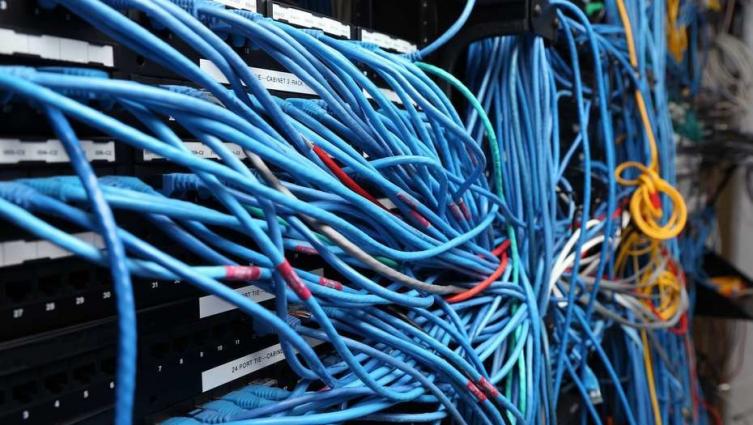 El cableado de fibra óptica que permite utilizar internet en los hogares 