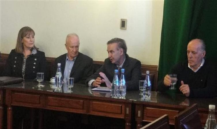 Raúl Lamberto y otros defensores se reunieron con legisladores nacionales en Capital Federal.