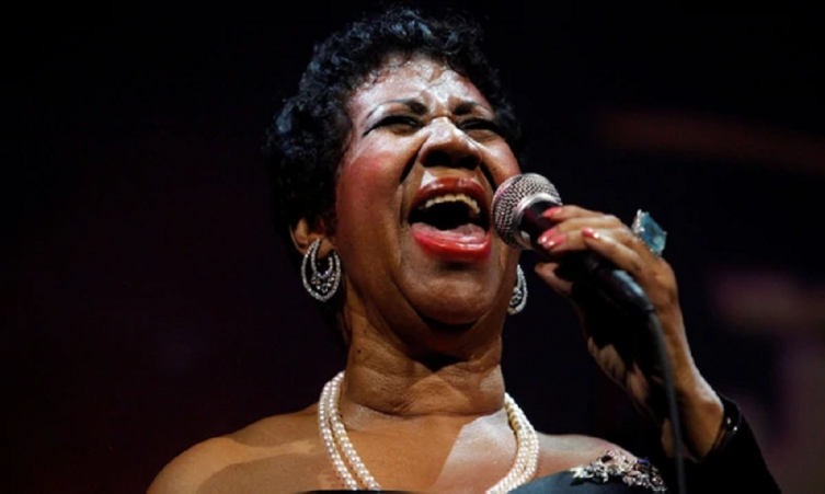 Artistas y políticos lloran la muerte de Aretha Franklin (REUTERS/Eric Thayer/File Photo)