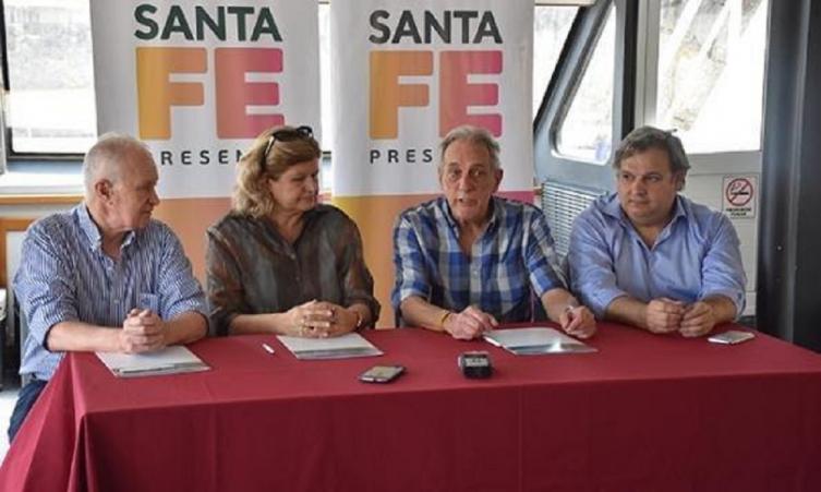 Raúl Lamberto, Claudia Balagué, Juan María Traverso y Pablo Farías durante la firma del convenio en septiembre de 2017.