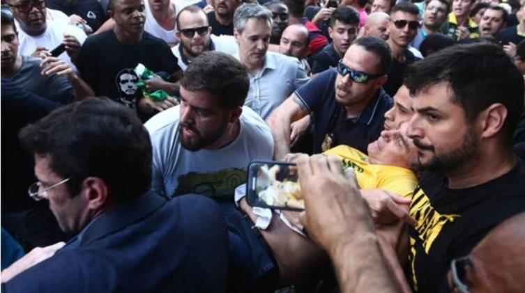 Jair Bolsonaro, atacado en un acto en Minas Gerais - Clarín