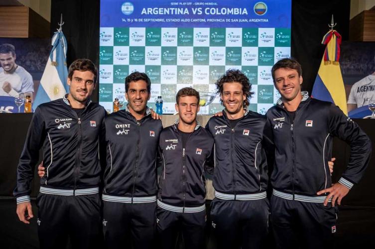 El equipo argentino, listo para la serie con Colombia por la Copa Davis: Pella, González, Schwartzman, Gaudio (capitán) y Zeballos Crédito: Sergio Llamera