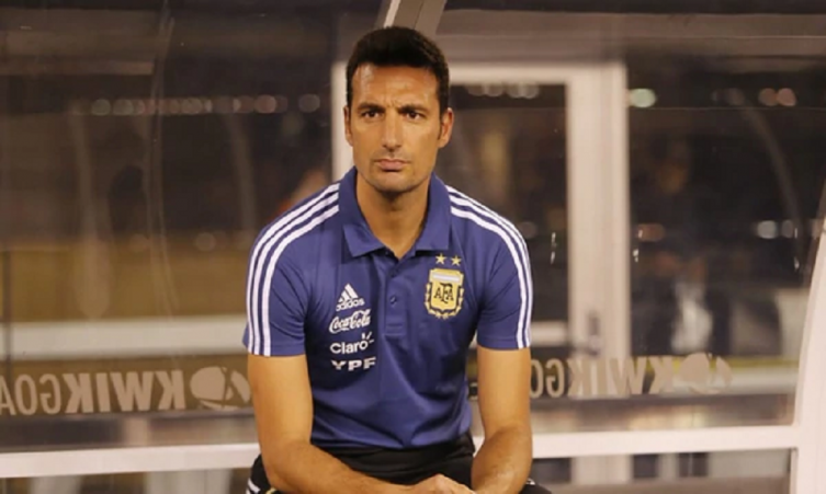 El entrenador contó en conferencia de prensa quiénes jugarán de titulares ante Irak (@Argentina)