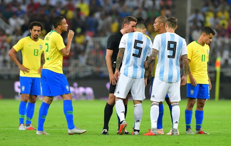 Argentina y Brasil jugaron un amistoso en Arabia Saudita. (Reuters)