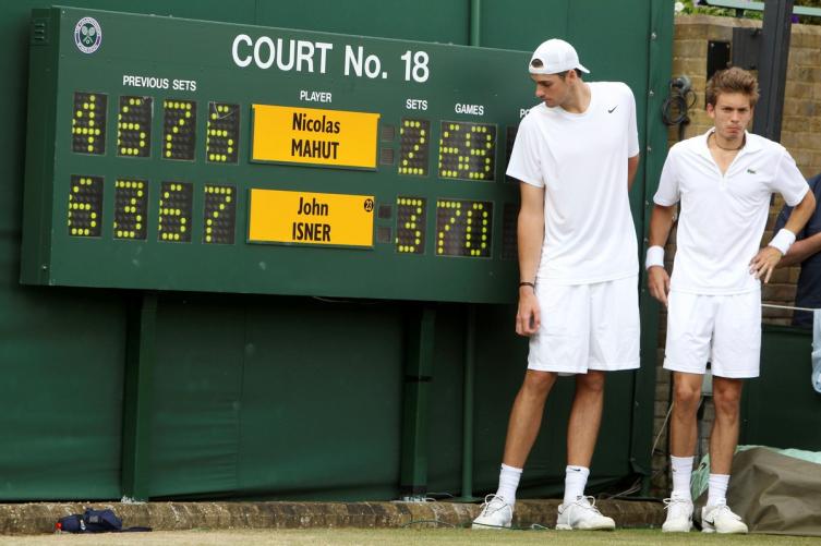 John Isner y Nicolas Mahut, los protagonistas del partido de tenis más largo de la historia. (AP Photo/Alastair Grant, Pool, File)