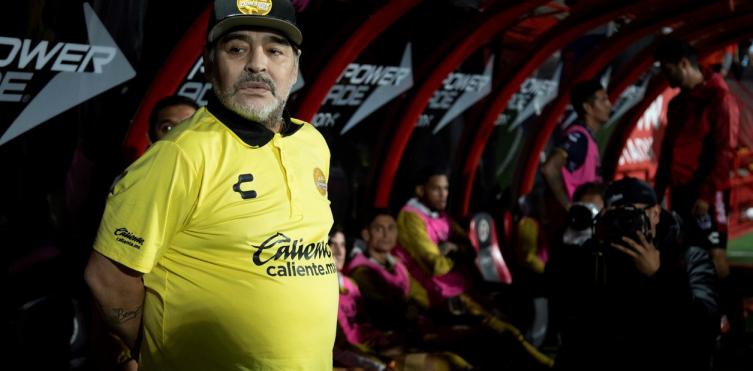 Diego Maradona, actual DT de Dorados de Sinaloa, de la B de México. (DPA)