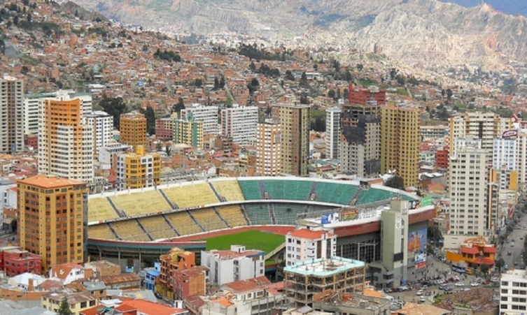El estadio Hernando Siles de Bolivia está entre los más temidos del mundo - INFOBAE