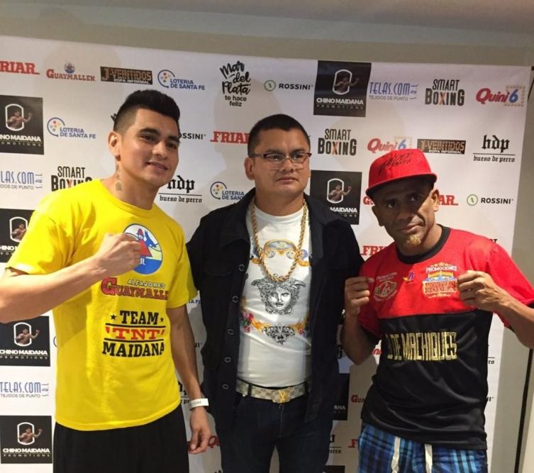 Marcos Maidana, junto a su hermano Fabián y al venezolano Jaider Parra. (Foto: Chino Maidana Promotions)