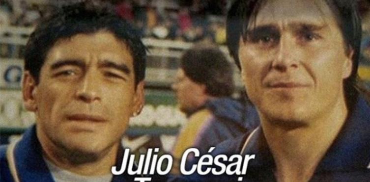 Diego Maradona y Julio César Toresani con la camiseta de Boca. (Instagram: maradona)