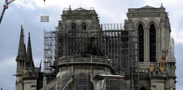 Tras el feroz incendio del 15 de abril, la catedral de Notre Dame, en París, quedó muy debilitada. /AFP