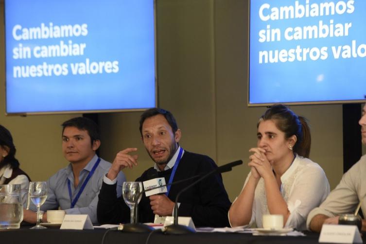 La Coalición Cívica se reunió en el marco de un Congreso Federal y ratificó el apoyo a la candidatura de Mauricio Macri. - Clarín