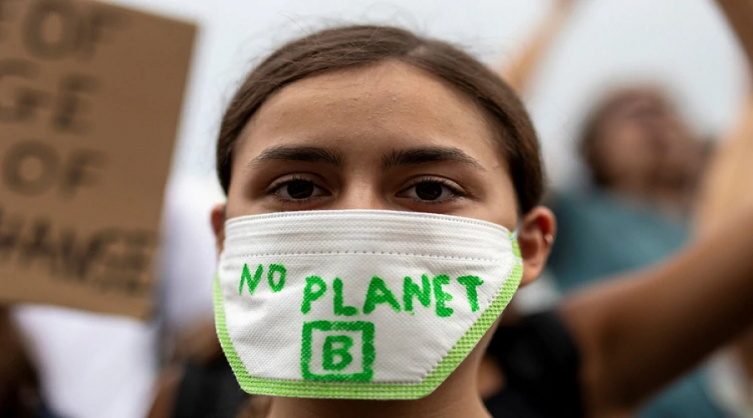 Miles de estudiantes se movilizaron para pedir por las medidas urgentes y detener una catástrofe medioambiental  (REUTERS/Alkis Konstantinidis)