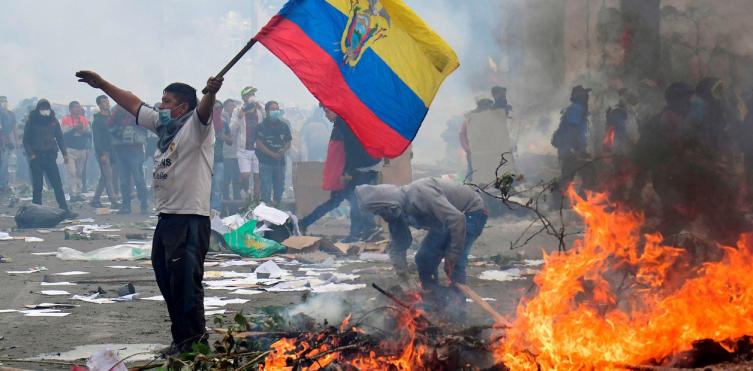 Incidentes en Quito. Otra jornada violenta se vivió en la capital ecuatoriana. (Foto: AFP)