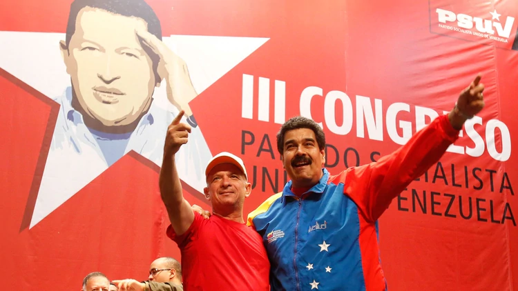 Hugo Carvajal y Nicolás Maduro (Archivo / Reuters)