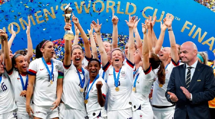 El presidente de la FIFA, Gianni Infantino, se refirió a la posibilidad de organizar Mundiales femeninos cada dos años - INFOBAE