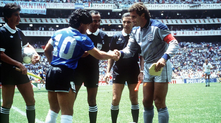 Peter Shilton en el Gol del Siglo y el reclamo a Diego Maradona: “Es el mejor de la historia, pero no lo respeto” - INFOBAE