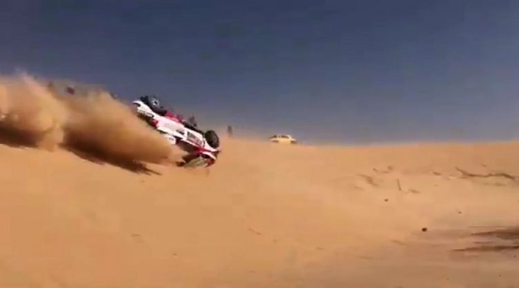 Fernando Alonso sufrió un impresionante accidente en la décima etapa del Rally Dakar - INFOBAE