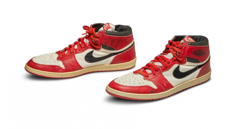 Las zapatillas de Michael Jordan subastadas a un precio exorbitante - LA NACIÓN