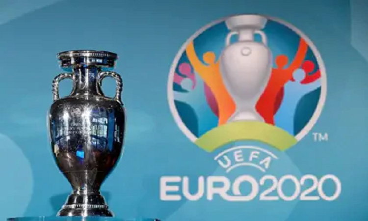 Logo de la Eurocopa 2020 y el trofeo. 27/10/16. REUTERS/Michaela Rehle