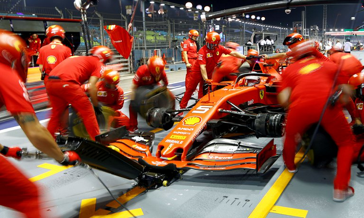 La Ferrari de Vettel durante el GP de Singapur del año pasado: el alemán volverá a rodar el primer fin de semana de julio en Austria (Foto: Reuters)