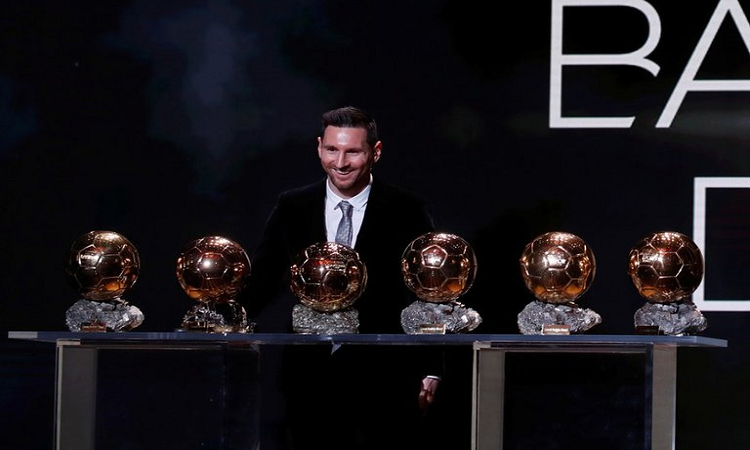 La revista France Football anunció que en 2020 no habrá premio Balón de Oro por la pandemia de coronavirus. El argentino Lionel Messi fue el último ganador en la categoría masculina (REUTERS/Christian Hartmann)