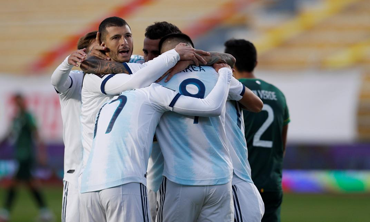 Argentina viene de ganarle a Bolivia, en La Paz. (AP)