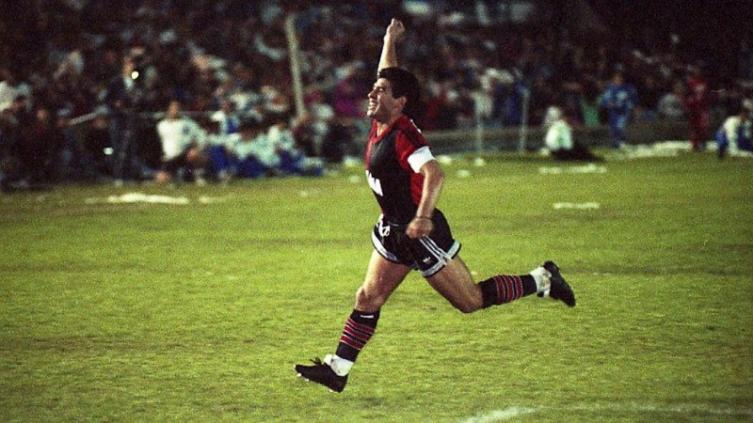 Maradona y la camiseta de Newell ´s. Año 1993. - rosario3