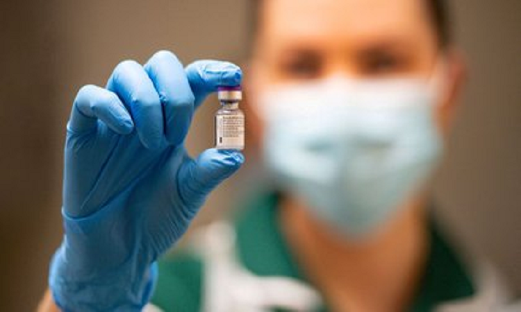 Cuando todavía no se sabía mucho del nuevo virus, el 16 de marzo, la empresa Moderna empezó el ensayo clínico de su vacuna experimental en humanos (Reuters)