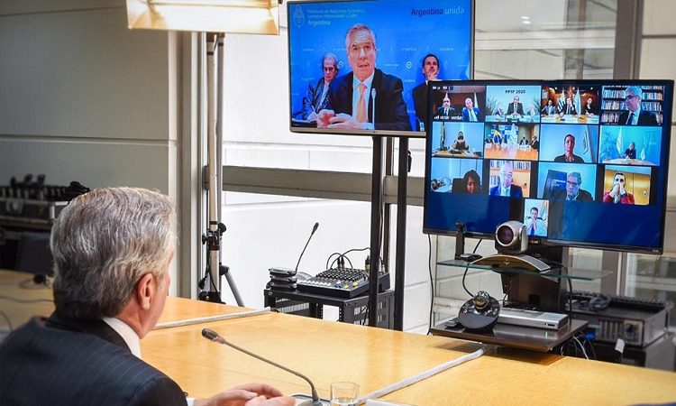 Canciller Felipe Solá en videoconferencia con sus pares regionales - télam