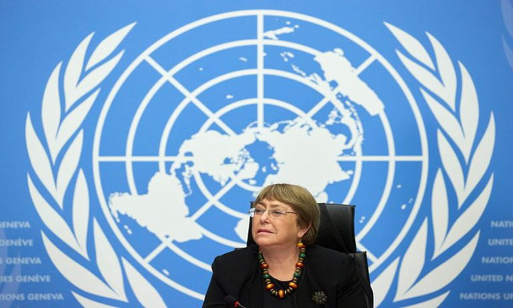 La Alta Comisionada de la ONU para los Derechos Humanos, Michelle Bachelet, asiste a una conferencia de prensa en la sede europea de las Naciones Unidas en Ginebra, Suiza, el 9 de diciembre de 2020. REUTERS/Denis Balibouse